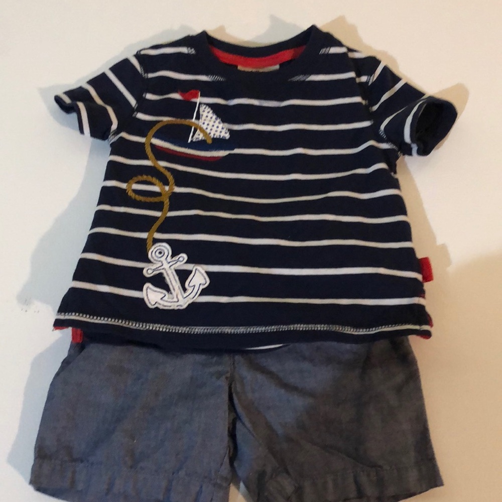 Red truck moving co outfit. Size 3-6months
